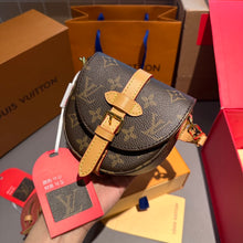 Load image into Gallery viewer, Medieval Shield Saddle Bag