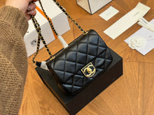 Load image into Gallery viewer, Classic Square Box Crossbody Bag