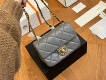 Load image into Gallery viewer, Classic Square Box Crossbody Bag