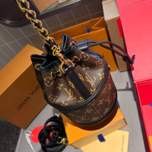 Load image into Gallery viewer, Old Flower Fortune Bucket Bag