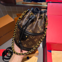 Load image into Gallery viewer, Old Flower Fortune Bucket Bag