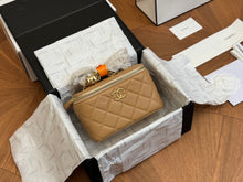 Load image into Gallery viewer, Stylish Portable Cosmetic Bag