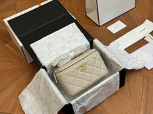 Load image into Gallery viewer, Stylish Portable Cosmetic Bag