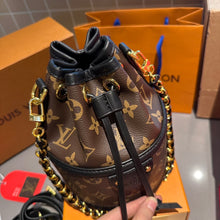 Load image into Gallery viewer, Old Flower Fortune Bucket Bag